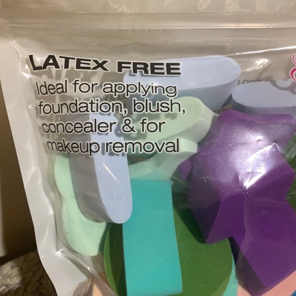 Cosmetic sponges- 32 Assorted - Picture 2 of 4
